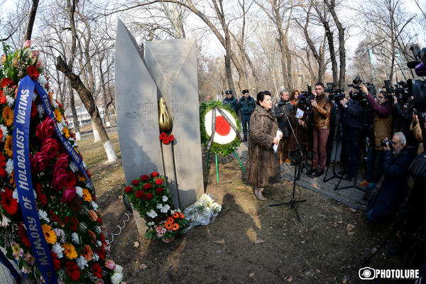 Երևանում հարգանքի տուրք մատուցեցին Հոլոքոստի զոհերի հիշատակին (ֆոտոշարք)