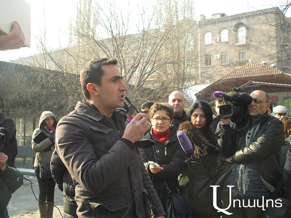 «Շնորհավոր ձեր Նոր տարին, պարո՛ն Սերժ Սարգսյան, ձեր տոնածառն էլ վկա». ակտիվիստները՝ նախագահին