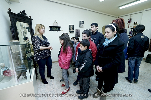 ՀՈՖ-ի «Երեխաների աջակցության կենտրոն» հիմնադրամի և ՀՀ ԿԳՆ համար 12 հատուկ դպրոցի երեխաները`  Երևան քաղաքի պատմության թանգարանում