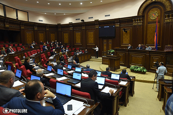 ԱԺ-ի 4 խմբակցությունները պահանջում են Վերահսկիչ պալատի 2013թ. տարեկան հաշվետվությունը քննարկել ԱԺ առաջիկա նիստում