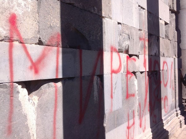 «Գառնի» տաճարի պատին գրառում կատարած ՌԴ քաղաքացու դեմ քաղ. հայց է ներկայացվել