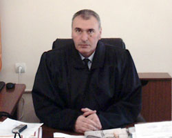 Նախագահը թոշակի ճանապարհեց աղմկոտ քրեական գործեր քննած դատավորին