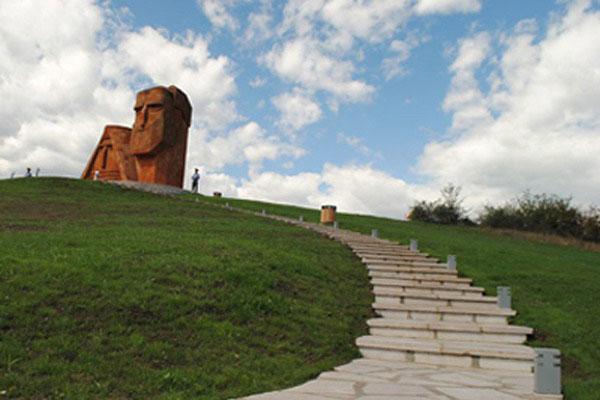 Ավելի քան 20 քաղաքական գործիչներ պահանջում են ճանաչել ԼՂՀ-ն՝ Ադրբեջանին կանգնեցնելու համար. News.am