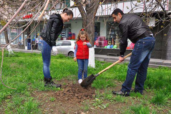 Շաբաթօրյակի և ծառատունկի աշխատանքներ՝ բակային տարածքներում