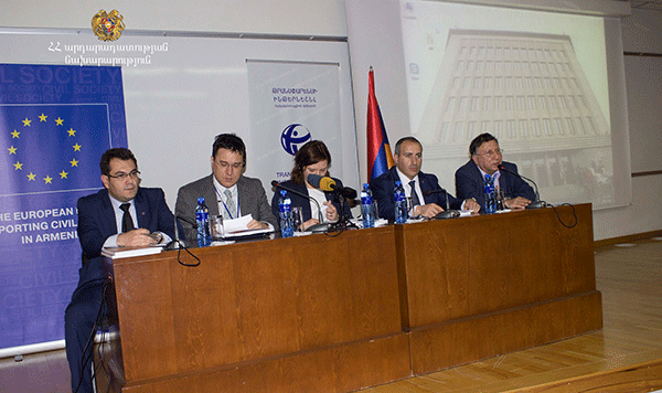 Սուրեն Քրմոյանը մասնակցել է «Հայաստանի օրինավորության ազգային համակարգի գնահատում 2014» զեկույցի քննարկմանը