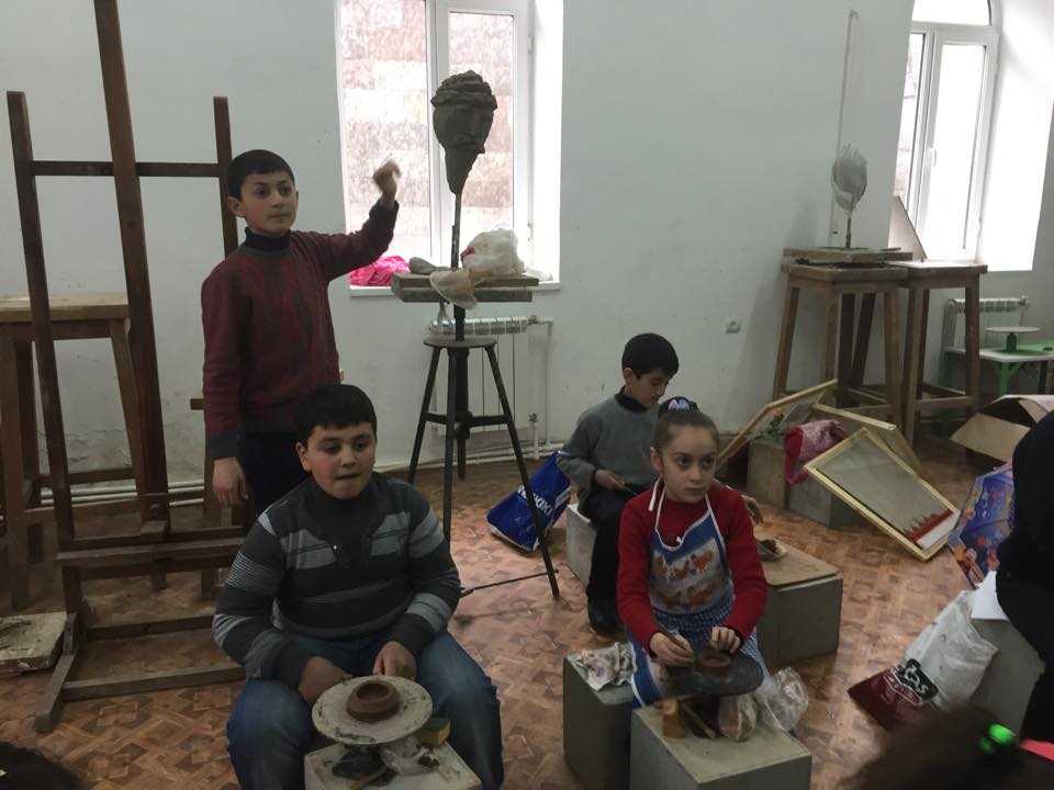 Երեխաները գեղանկարչական գործերի միջոցով ներկայացնում են Հայոց ցեղասպանությունը