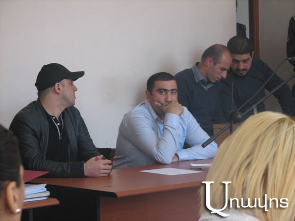 «Բանդա 2-ի գործով» ամբաստանյալ Տիգրան Հովհաննիսյանը նիստերի դահլիճ է բերվում ամբաստանյալներից ավելի ուշ