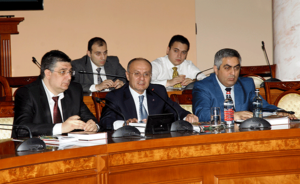 Սեյրան Օհանյանը հանդիպել է Քաղաքական դասընթացների երևանյան դպրոցի ունկնդիրներին և հաստատության շրջանավարտներին