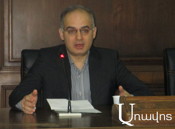 «Շարմազանովը հարթ տախտակ է, չկարծեք, որ դա վիրավորանք է». Լեւոն Զուրաբյան