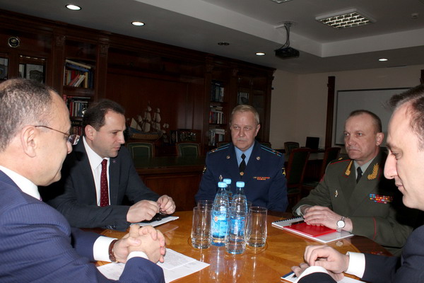 Սեյրան Օհանյանն ընդունեց ՌԴ 102-րդ ռազմակայանի նորանշանակ հրամանատարին