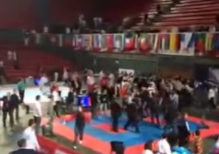 Ծեծկռտուք ադրբեջանցի և հայ մարզիկների միջև. Yerkir.am (տեսանյութ) 