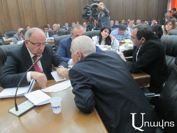 «Ո՞վ ու ինչպե՞ս է չափում հանրային շահը». Արծվիկ Մինասյանը մի շարք հարցեր ուղղեց փոխնախարարին