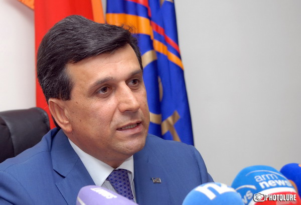 Աղքատ նախարարը. Արմեն Երիցյանի կինն իրենից հարուստ է. «Ժողովուրդ» 