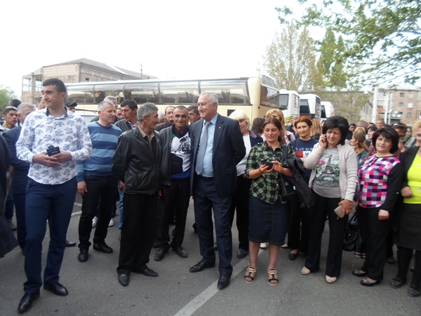 Արագածոտնի մարզպետը հանդիպել է ԼՂՀ նախագահի, վարչապետի եւ պաշտպանության նախարարի  հետ