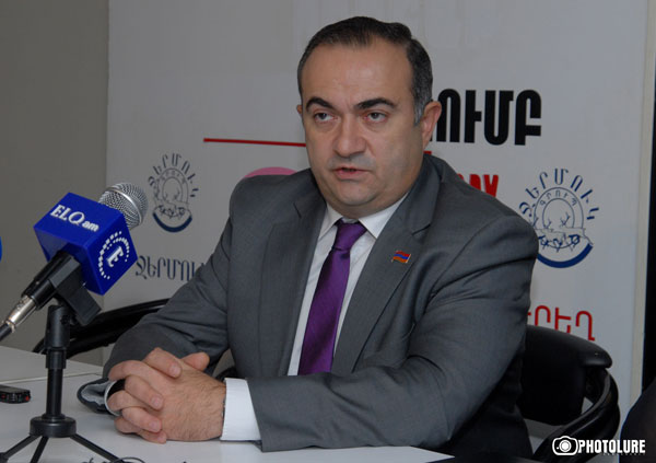 «Պատկերացնո՞ւմ վարկ վերցնեմ, խորհրդատու վարձեմ, որ կասի, թե իմ բոյի համեմատ ինչ լավ մեքենա կլինի». Թեւան Պողոսյան