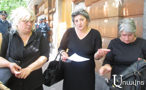 Որդեկորույս մայրերին վրդովվեցրել են Սեյրան Օհանյանի կնոջ լուսանկարները. «Մենք էլ էինք ուզում մեր որդիներով երջանկանալ». (տեսանյութ)