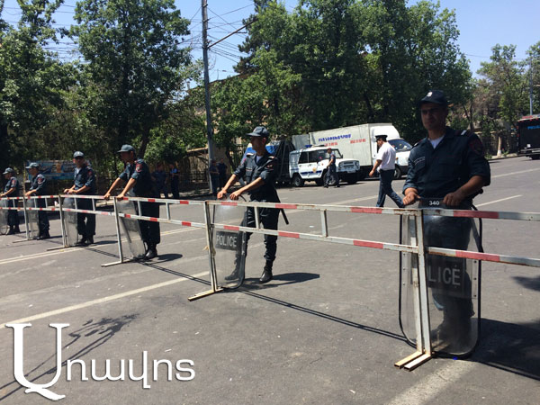 ՀՀ ոստիկանությունը պատրաստվում է այսօր վերականգնել Բաղրամյան պողոտայի երթևեկությունը