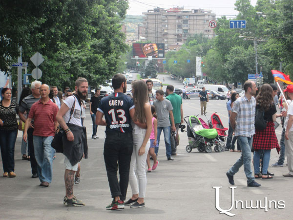 Գառնիկ Իսագուլյանը Վլադիմիր Գասպարյանին հանգստացնում է` այս շարժման հետեւում որեւէ արտաքին ուժ կանգնած չէ (Տեսանյութ)