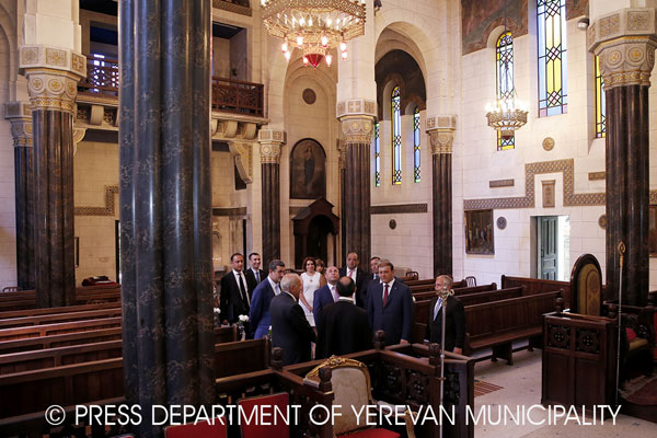 Քաղաքապետ Տարոն Մարգարյանն այցելել է Մարսելի Հայ Առաքելական մայր եկեղեցի