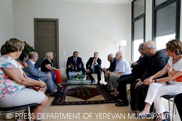 Քաղաքապետ Տարոն Մարգարյանը հանդիպել է Ֆրանսիայի հայկական կազմակերպությունները համակարգող խորհրդի անդամների հետ