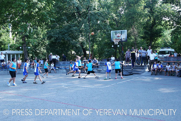 Մեկնարկել է «Առողջ սերունդ`պաշտպանված հայրենիք» համաքաղաքային բակային ավանդական փառատոնի բասկետբոլի մրցաշարը