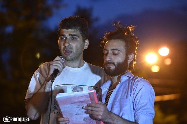 Բաց նամակ Սերժ Սարգսյանին. Թռուցիկներ ենք բաժանելու, ու հինգ օրով արգելափակելու գլխավոր փողոցները