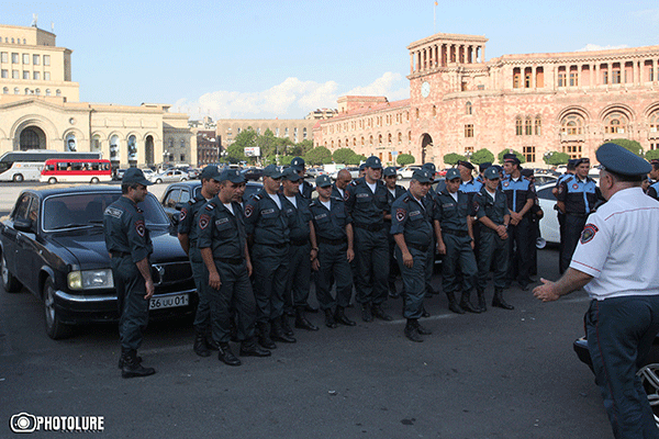 «Ոտքի Հայաստան»-ը ոստիկանությանը 30 րոպե ժամանակ է տալիս