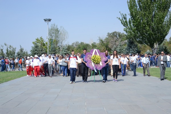 Համահայկական խաղերի մասնակիցները հարգեցին Հայոց ցեղասպանության զոհերի հիշատակը