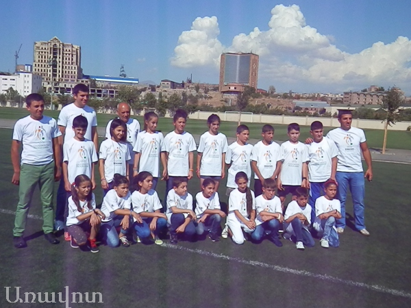 Հայաստանի մանկատների 19 սաներ մեկնեցին Թբիլիսի՝ դիտելու ՈՒԵՖԱ-ի վերնագավաթի «Բարսելոն»-«Սեւիլիա» խաղը