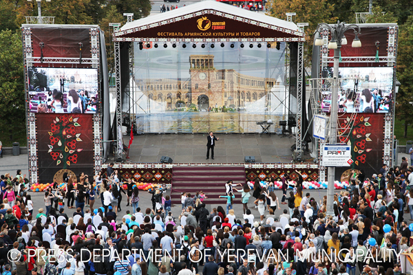 Մոսկվայում անցկացվել է «Ոսկե նուռ» հայկական արտադրության ապրանքների հերթական տոնավաճառ-փառատոնը
