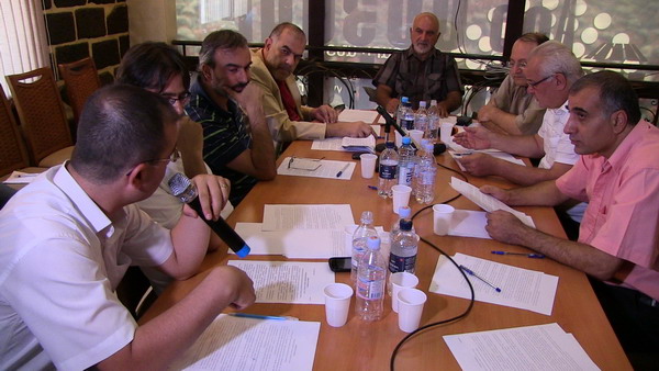 Կլոր սեղանի մասնակիցները սկզբունքային համաձայնություն են տվել Հանրային փրկության ճակատ ստեղծելու մասին հայտարարության նախագծին