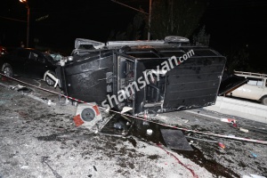 Խոշոր ու ողբերգական ավտովթար Երևանում. «Արքայաձորի» դիմաց բախվել են Toyota-ն, 2 Mercedes-ները և Mercedes G 500-ը. մահացել է Լեդի Հակոբի քրոջ որդին. Shamshyan.com