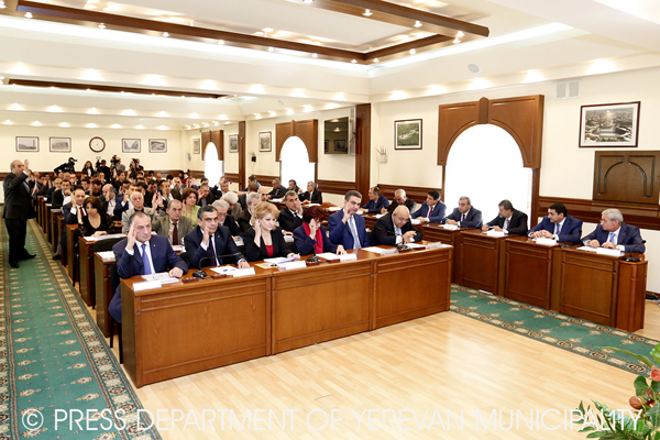 Ազատամարտիկների 30 ընտանիքներ մայրաքաղաքի տոնի կապակցությամբ որպես նվեր բնակարաններ կստանան