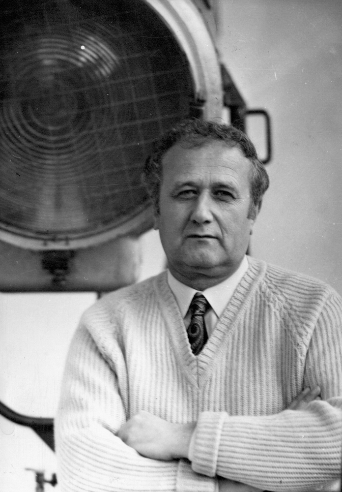 «Նրա մի փոքր խոնավացած, լուրջ աչքերը…»
