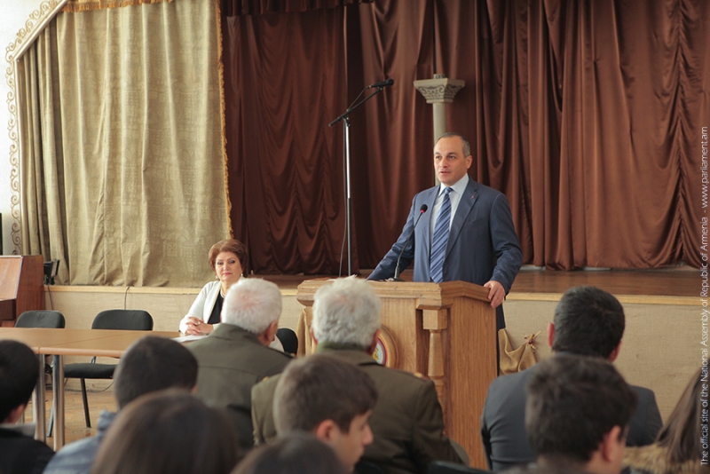 Կորյուն Նահապետյանն այցելել է Երեւանի համար 190 եւ 195 ավագ դպրոցներ
