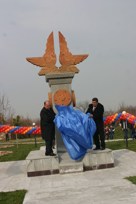 Հուշարձան-կոթող՝ Արալեզի տոնին