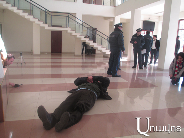 Գասպարին պառկել է Փաստաբանների պալատի դիմաց