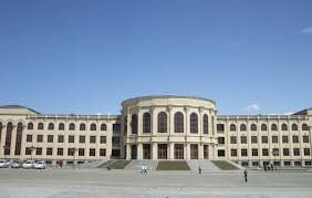 Կաշառք ստանալու և դրան օժանդակելու կասկածանքով ձերբակալվել են Գյումրու քաղաքապետարանի բաժնի պետը և աշխատակից