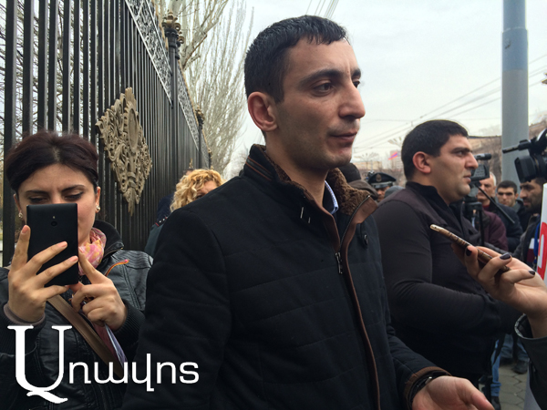 Բողոքի ցույց՝ ընդդեմ Մհեր Սեդրակյանի. Ցուցարարներն այս անգամ լրագրողներ են