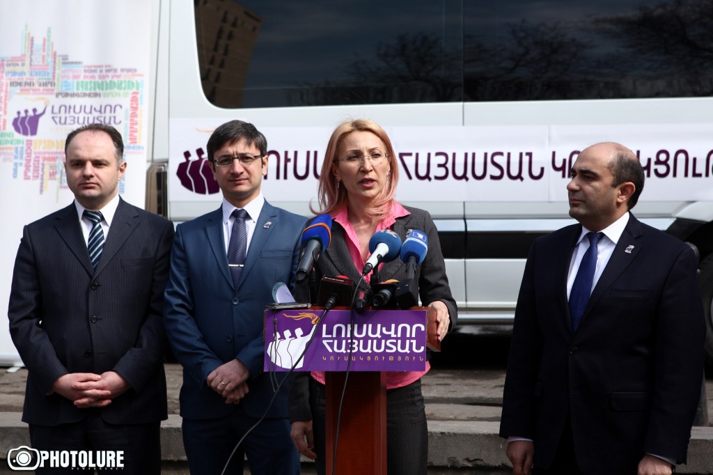 'Bright Armenia' party gave an open-air press conference in Mashtots Park