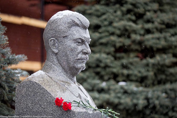 Մոսկվայում հարգել են Ստալինի մահվան հիշատակը (ֆոտոշարք). Varlamov.ru