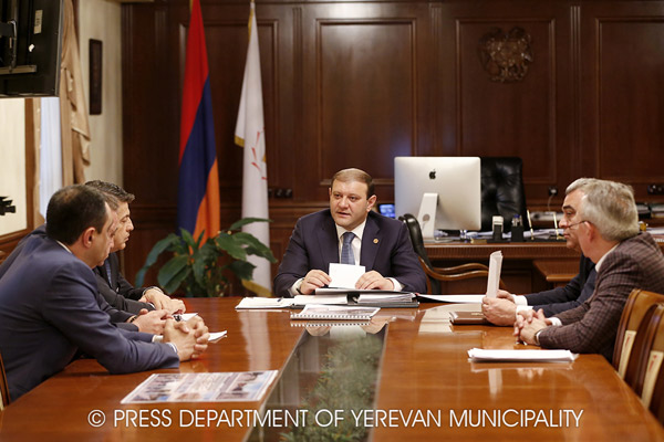 Քաղաքապետին են ներկայացվել «Վերնիսաժի» բարեկարգման և արդիականացման լրամշակված նախագծերը