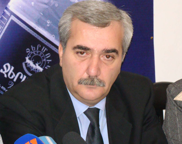 Անդրանիկ Քոչարյան. «Թող գա, այդ բոլորը ներկայացնի վարույթն իրականացնող մարմնին». «Հրապարակ»