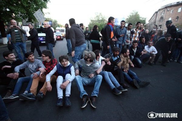 Clashes between members of 'We are next to our soldiers' initiative and policemen happened on Baghramyan Avenue in Yerevan, Armenia