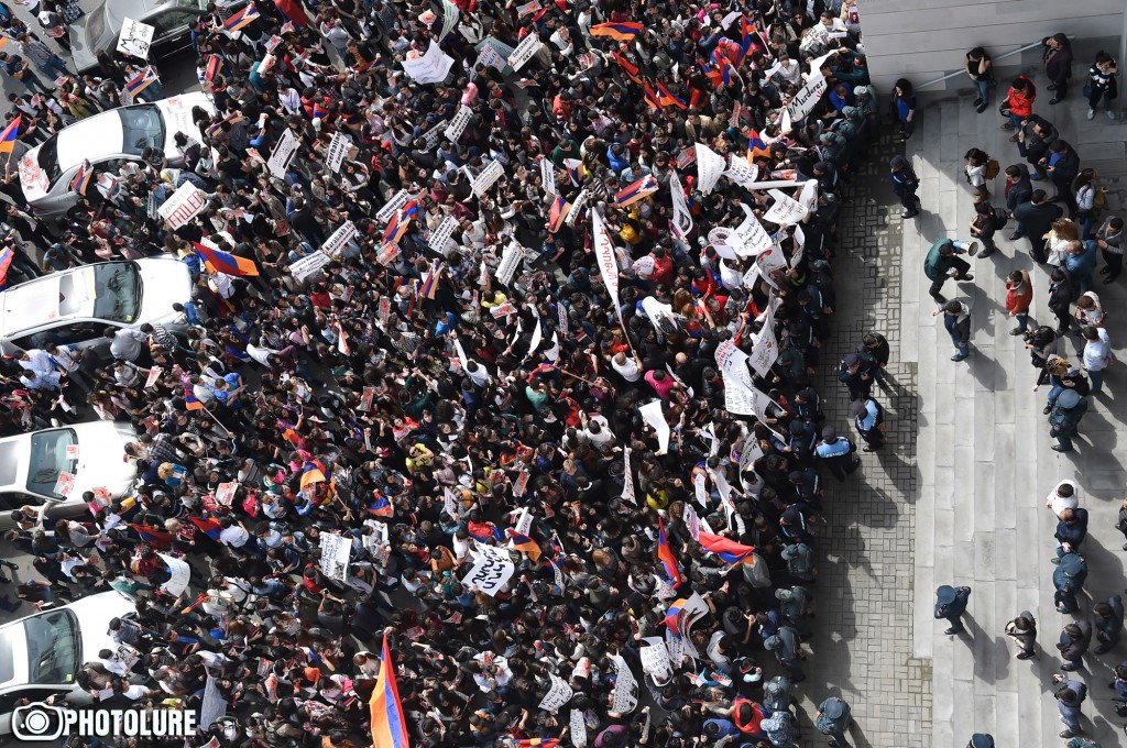 Rally '#KarabakhNow' against the international inaction took place in front of the RA Ministry of Foreign Affairs