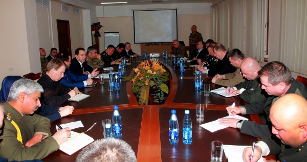Դավիթ Տոնոյան. Հայկական կողմը պատրաստ է ուղղակի ռազմական աջակցության ԼՂՀ պաշտպանությանը