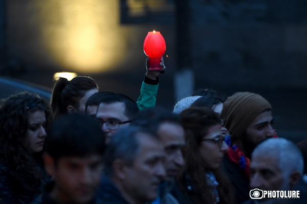 A march of silence in memory of killed soldiers on the border of recent days began from Shahumyan Square