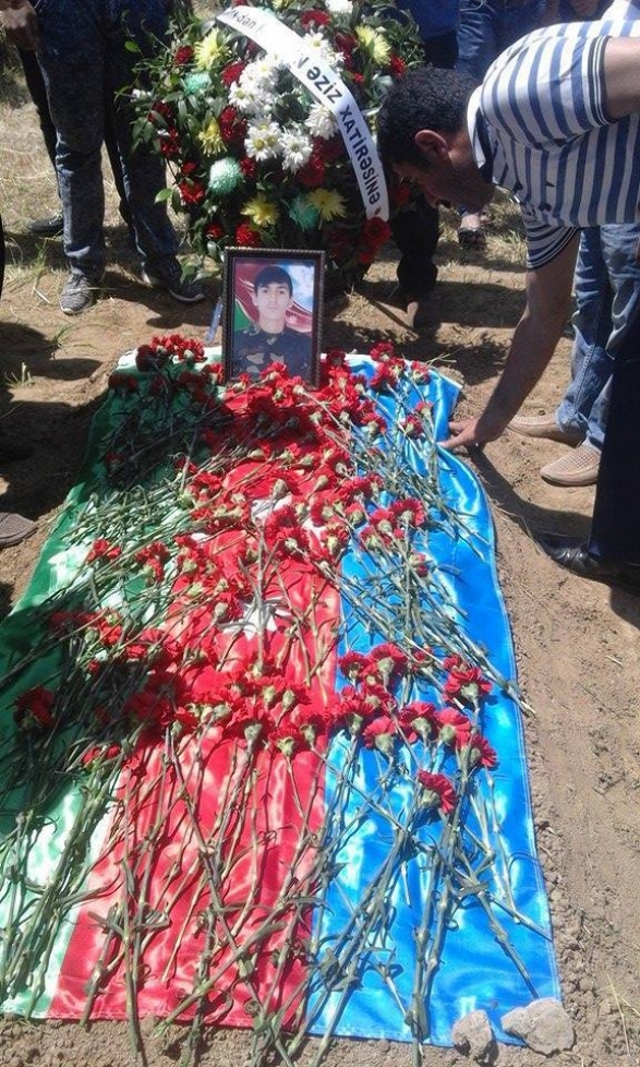 «Ի՜նչ լավ բան է, որ ձեր որդին զոհվեց». Ադրբեջանում զինվորի թաղմանը շնորհավորում են մորը