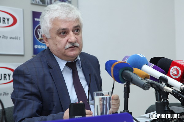 «Բջջային հեռախոս կամ ծածկագիր ունեցող դիմորդները չեն մասնակցի նաև մյուս քննություններին». Գագիկ Մելիքյան