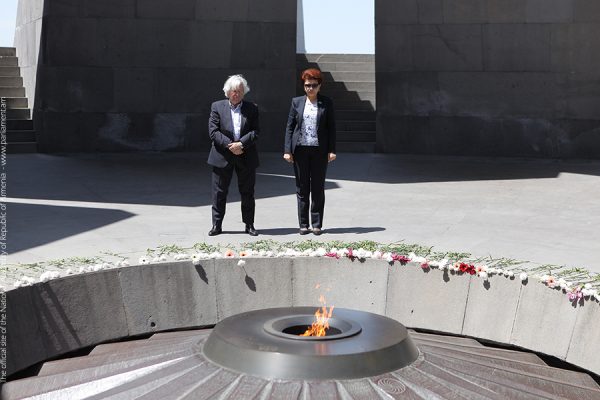 Եվրոպական խորհրդարանի պատգամավորն այցելել է Հայոց ցեղասպանության հուշահամալիր